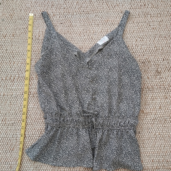 Cute little tank perfect for summer or under a cardigan - Picture 4 of 6